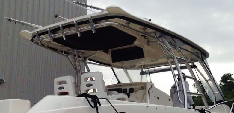 Boston Whaler® Outrage-320-Cuddy, 2006: Factory-OEM-Hard-Top Life-Jacket-Storage, starboard-rear
